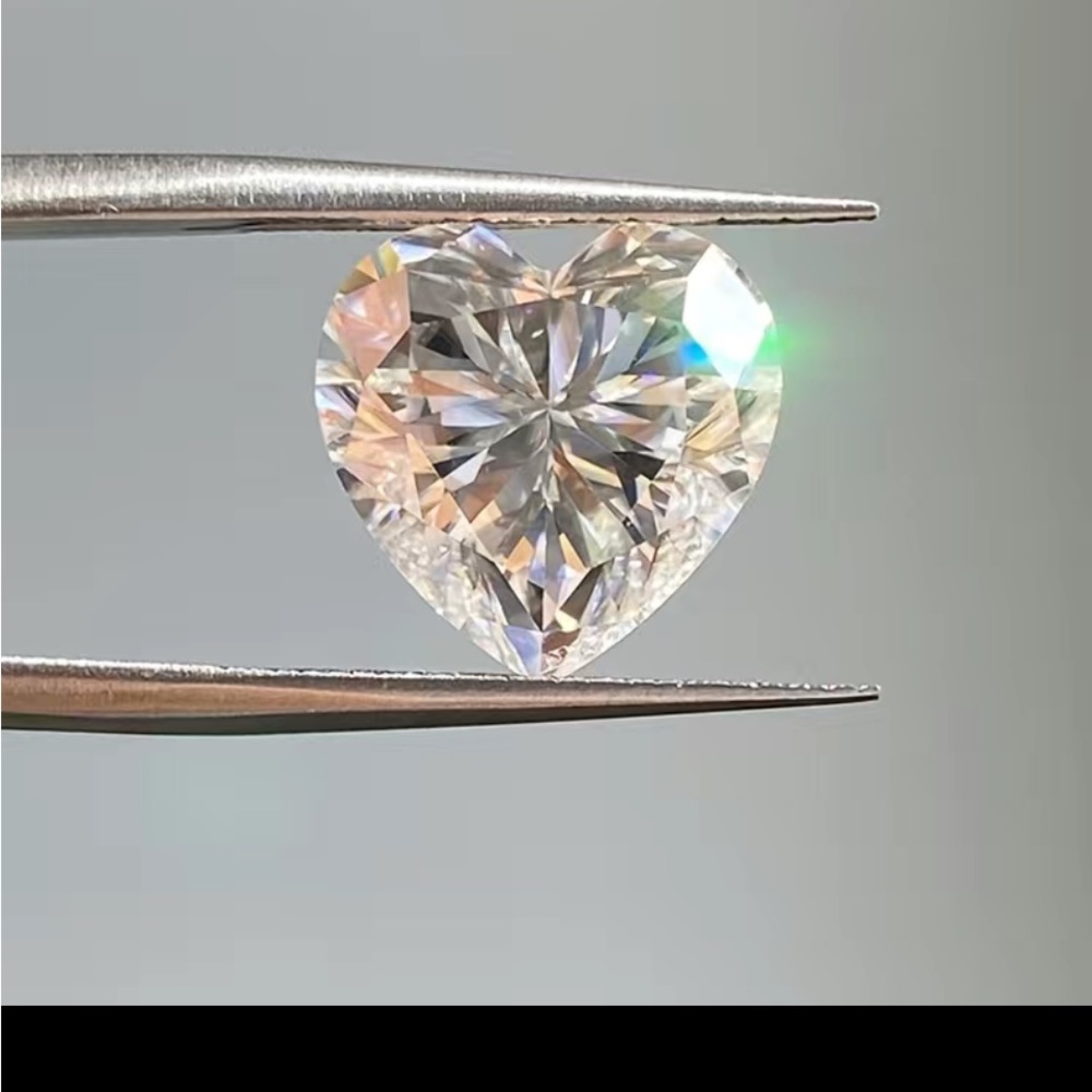 2 Ct heart cut moissanite
